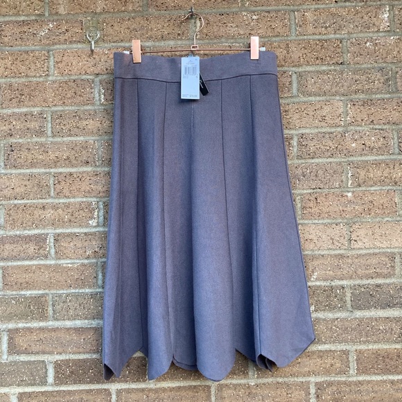 Olivia and Grace Knit Skirt with Scalloped Hem, NEW, S - Picture 4 of 4
